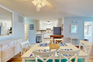 a kitchen and dining room with a table and chairs at Three Sea in Carolina Beach