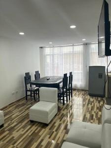 Μια τηλεόραση ή/και κέντρο ψυχαγωγίας στο Exclusivo Apartamento amoblado