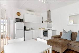 O bucătărie sau chicinetă la Sorrento Beach Cottages No. 2 - in the heart of Sorrento