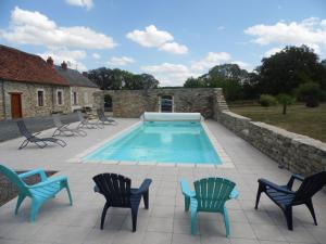 a patio with chairs and a swimming pool at Gîte Prissac, 2 pièces, 4 personnes - FR-1-591-99 in Prissac