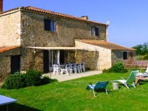 a house with chairs and tables in a yard at Gîte Le Bernard, 6 pièces, 10 personnes - FR-1-426-164 in Le Bernard