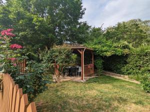 Κήπος έξω από το Charmante maison de campagne avec jardin privatif, proche étangs et nature, idéale rando et vélo. - FR-1-591-80