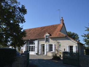 a white cottage with a brown roof at Ancienne ferme rénovée au cœur de la Vallée Noire avec jardin clos, vélos et équipements complets - FR-1-591-111 in Tranzault