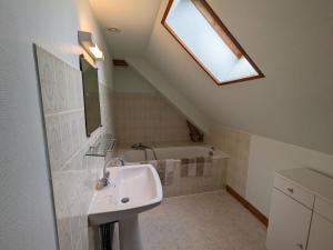 a bathroom with a sink and a bath tub at Charmant Gîte Familial avec Grand Terrain, à Proximité de Fontgombault et de la Creuse - FR-1-591-118 in Sauzelles +16 photos