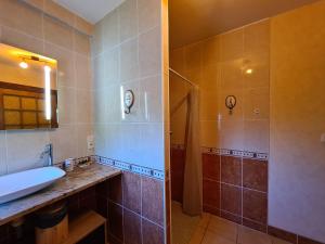 Ванная комната в Gîte Saint-Plantaire, 3 pièces, 6 personnes - FR-1-591-197