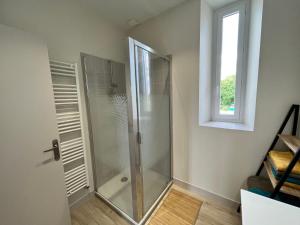a glass shower in a bathroom with a window at École rénovée avec terrasse, 3 chambres, draps, ménage et chauffage inclus - FR-1-591-344 in Paudy +10 photos
