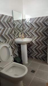 Ένα μπάνιο στο RMB GUEST HOUSE