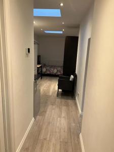 Et opholdsområde på Modern Studio flat with free parking