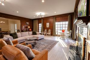 a living room with a couch and a tv at Wood Manor Guest House in Tuscaloosa
