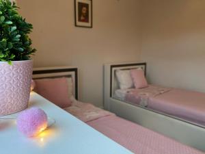 Cama ou camas em um quarto em Contractors Home - 4 Bedroom Long Stays Welcome - Barnsley