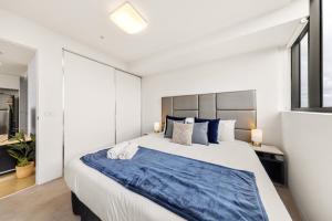 a bedroom with a large bed and a window at Convenient Located 1bedroom apartment in St Kilda in Melbourne +11 photos