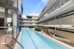a swimming pool in the middle of a building at Convenient Located 1bedroom apartment in St Kilda in Melbourne