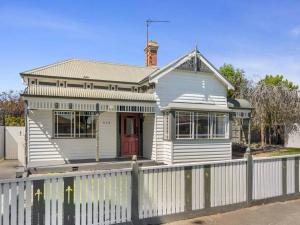 a white house with a fence in front of it at NEW! Stunning 4BR Cottage In The Heart Of Ballarat - PET FRIENDLY & FAST WIFI in Ballarat