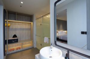 Koupelna v ubytování HARRIS Hotel & Convention Cibinong City Mall Bogor