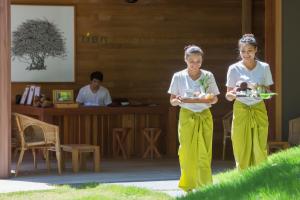 Hosté ubytování Haadtien Beach Resort + 37 fotografií