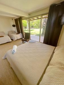 Cama ou camas em um quarto em Punta Mango Surf Resort