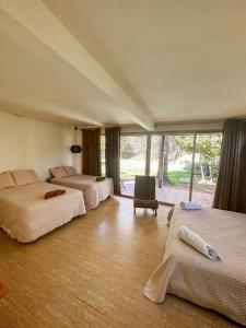 Cama ou camas em um quarto em Punta Mango Surf Resort