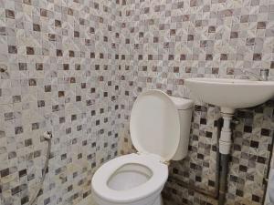 Ένα μπάνιο στο oemah jawa guesthouse jember