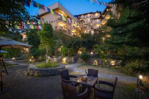 Jardí fora de Bar Peepal Resort