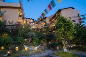 Κήπος έξω από το Bar Peepal Resort