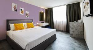 Postel nebo postele na pokoji v ubytování PJ De Inn Hotel