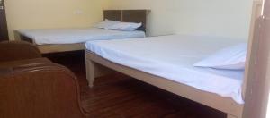Voodi või voodid majutusasutuse Hotel veerbhadra toas