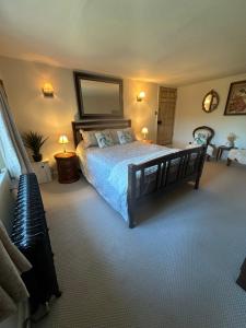 a bedroom with a bed and a mirror on the wall at Reynolds House in Faringdon