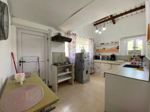 Kuchyň nebo kuchyňský kout v ubytování Chambre D'hote PLACE DES AMOUREUX