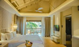 Postel nebo postele na pokoji v ubytování Pelangi Beach Resort & Spa, Langkawi + 37 fotografií