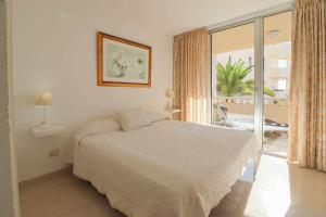 Katil atau katil-katil dalam bilik di MarketHome Sea View Sueño Azul +25 gambar