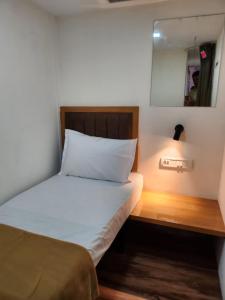 Gallery image of Galaxy Cabin Stay And Dormitory in Mumbai +25 photos