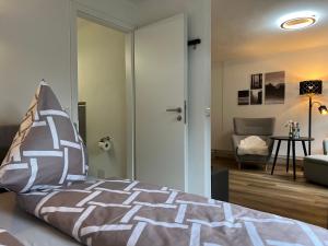 a bedroom with a bed and a living room at Top Apartment Zentrum Bad Urach in Bad Urach