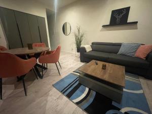 a living room with a couch and a table at HarzFokus - Wellnest - #Netflix#Wlan#Zentrum in Wernigerode