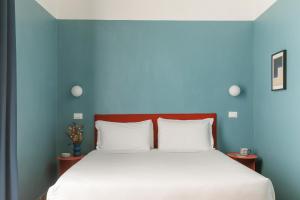 A bed or beds in a room at Passepartout
