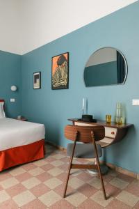 A bed or beds in a room at Passepartout