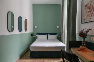 A bed or beds in a room at Passepartout