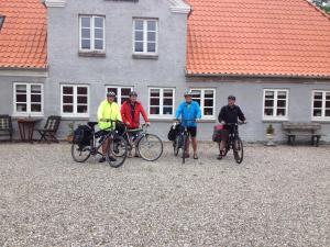a group of people on bikes in front of a house at Kildegaarden Bed & Breakfast in Frørup