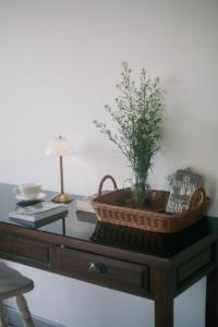 a table with a basket and a lamp on it at Hugga Pai in Pai