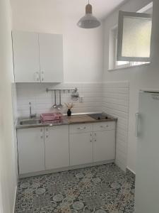Kuchyň nebo kuchyňský kout v ubytování Apartmani Vidakovic