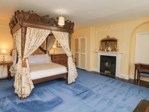 En eller flere senge i et værelse på Wootton House