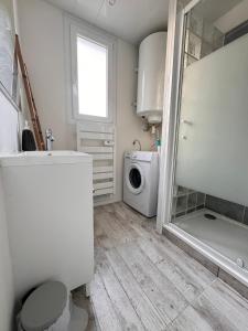 Salle de bains dans l'établissement Vendays, appartement de charme