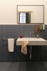 A bathroom at Passepartout