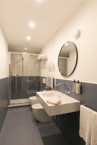 A bathroom at Passepartout