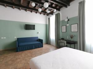 A bed or beds in a room at Passepartout