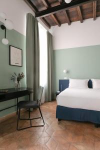 A bed or beds in a room at Passepartout