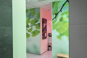 a room with green leaves painted on the wall at Hotel Alarun in Unterschleißheim