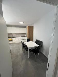 5th Floor Apartment 2+1 Qerret - Imazhi 4