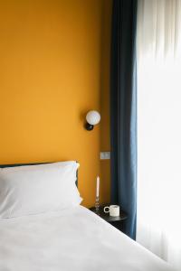 A bed or beds in a room at Passepartout