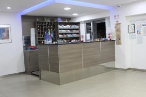 a store with a counter in the middle of a room at Hotel Poseidon in Corigliano Calabro