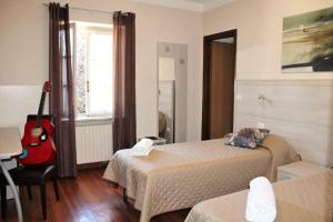 A bed or beds in a room at Nuovo Hotel Giardini